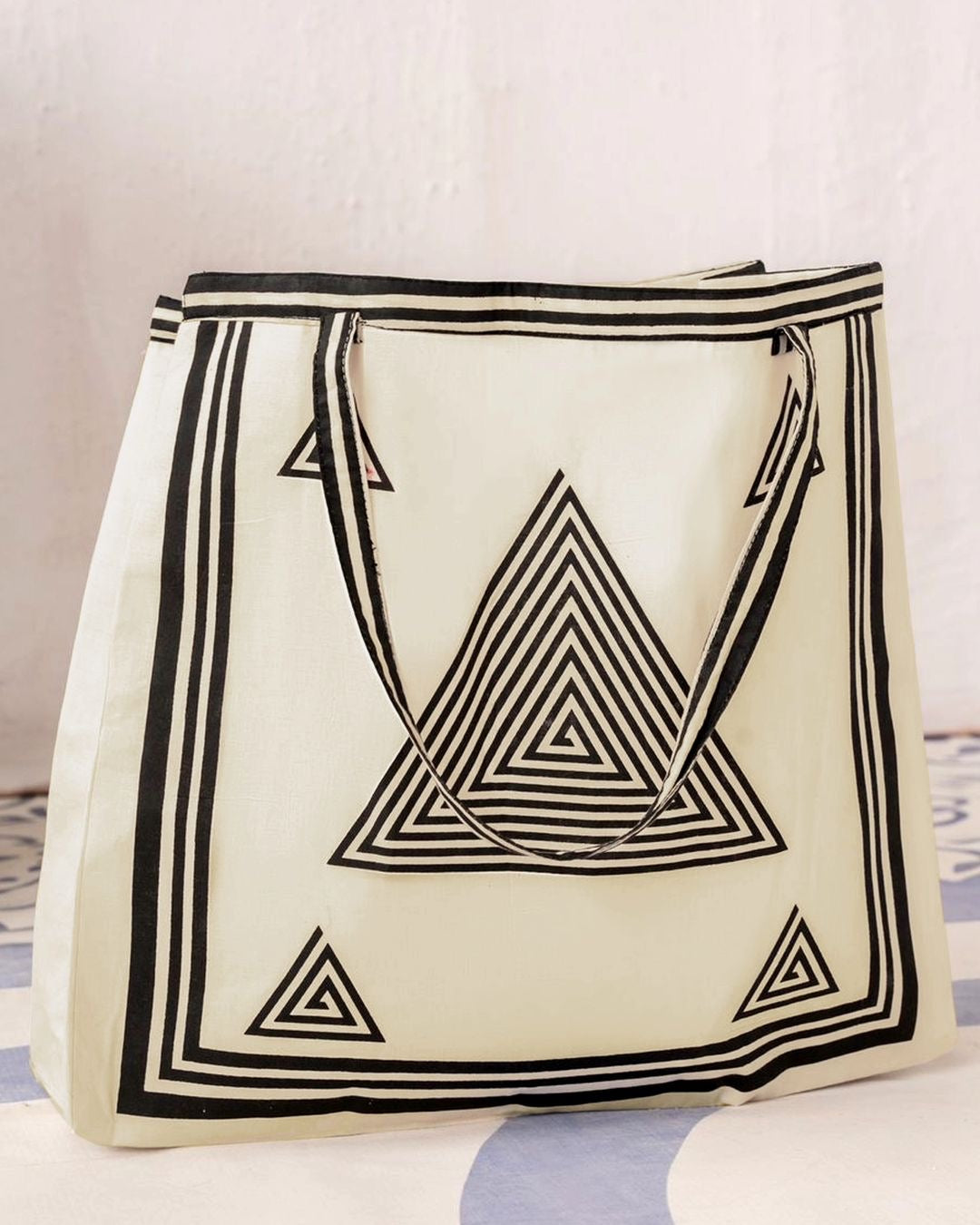 Pyramid printed 2pcs+ free bag